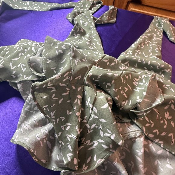 📌Twenty Ten Wear It Your Way Sexy Flirty Floral Romper with Beautiful Backside - Picture 13 of 16